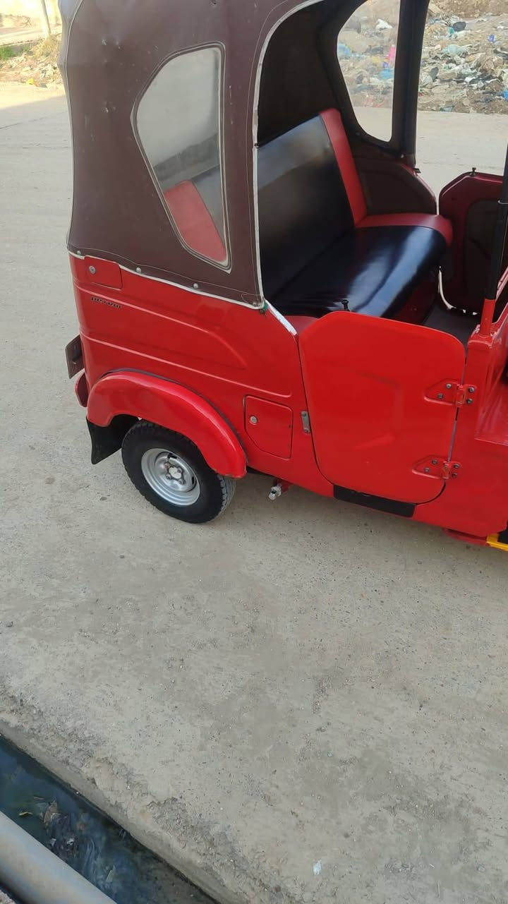 سلام عليكم شبااب
تكتك 22 شهر 11 
كفااله عامه كشر ومكينه ماعده شخوط بسيطاات 
 
مكان ناصريه رفااعي 
***********
