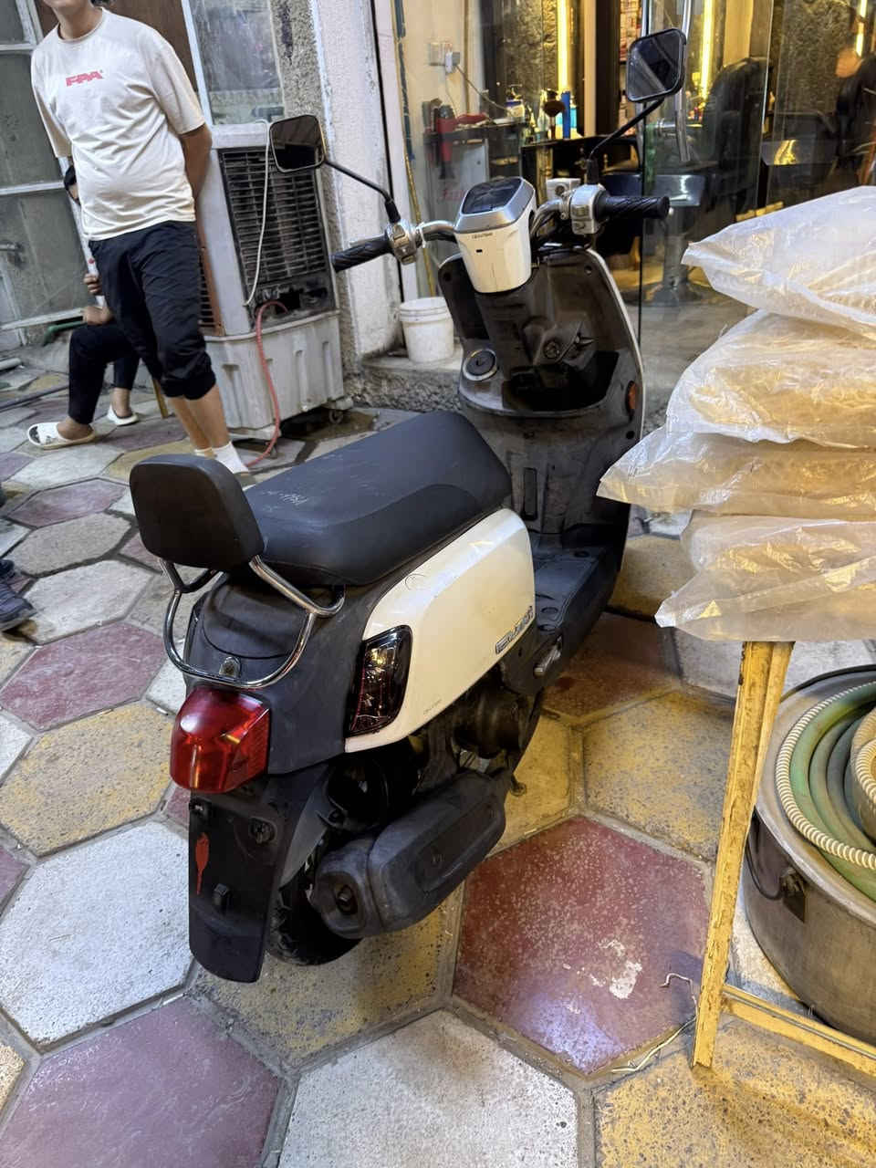 سلام عليكم ماكس بوليس مصطره دراجه مكفوله من كولشي جديده مال رمبه صارلي 6اشهر من منزله كلها شغاله 
سعرها مليون 50 الف وبيها مجال 
***********
