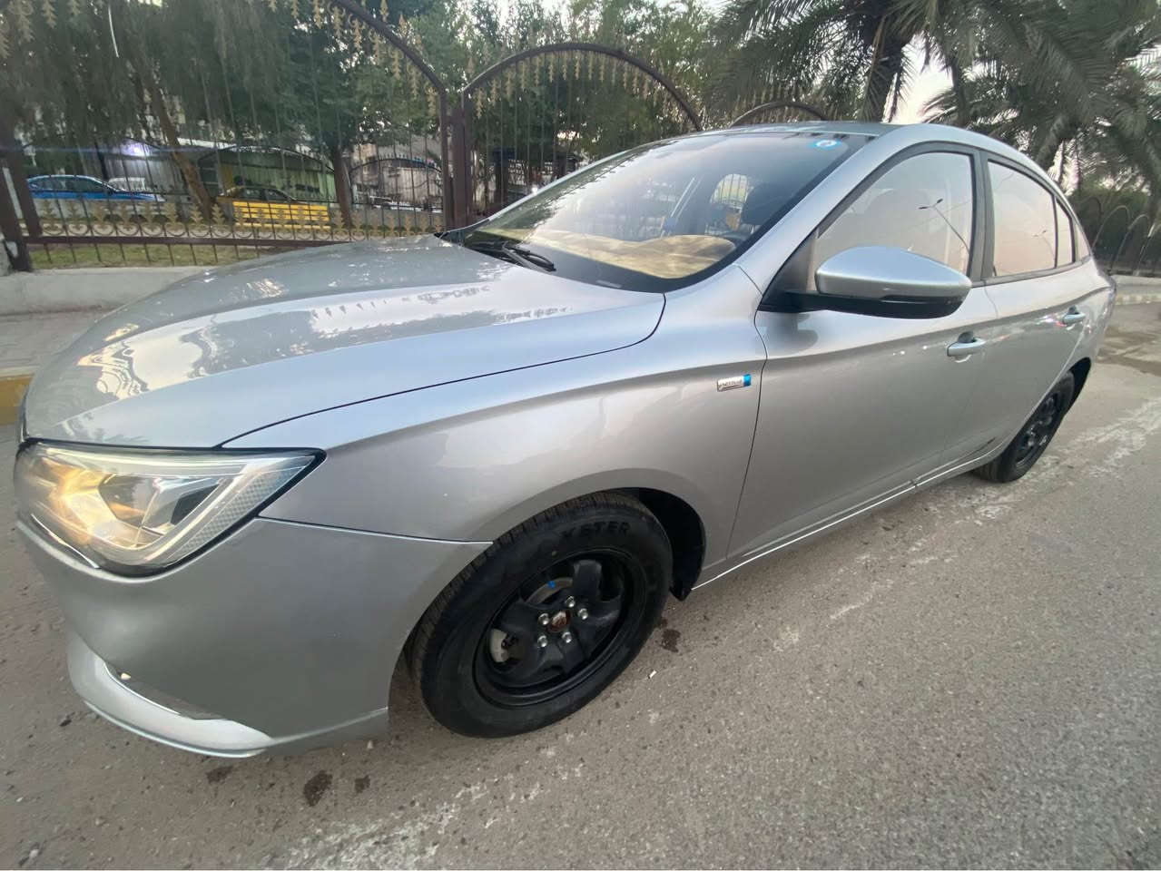 السلام عليكم
mg5/2022
مواصفات استندر
محرك 1500
ماشية51الف كيلو
السعر 97 وبيها مجال
بيها صبغ دعاميات و دوسات
بيها طعجة بالجاملغ الخلفي واضحة بالصور
وبيها بارد بالهلال مال الجاملغ الامامي
دواخل كلش نظيفة
تايرات جديدة
رقم بغداد
بغداد الكرخ
*********** بغداد, العراق
