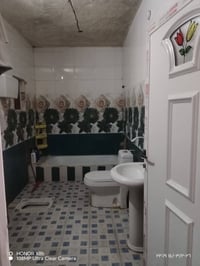 بيت للبيع المساحه الكليه 350 البيت 150 اضافة حديقة وكراج باقي التفاصيل...