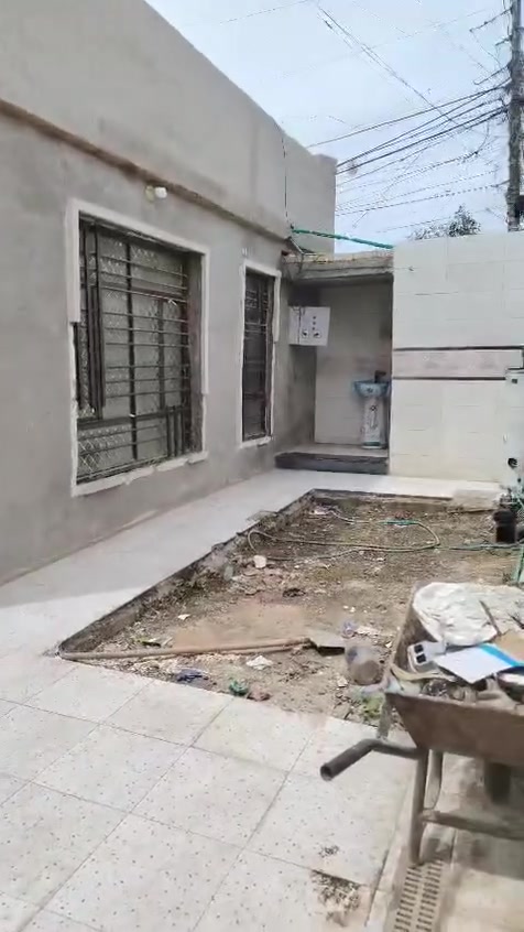بيت ركن مساحه ١٥٠ ركن سند ٢٥ يحتوي البيت عله غرفتين نوم عداد ٢ صاله مطبخ واستقبال حوش حديقه صحيات خارجي وداخلي
سعر 55 وبي مجال 
تصل وبيك خير ودلل
*********** 
***********
