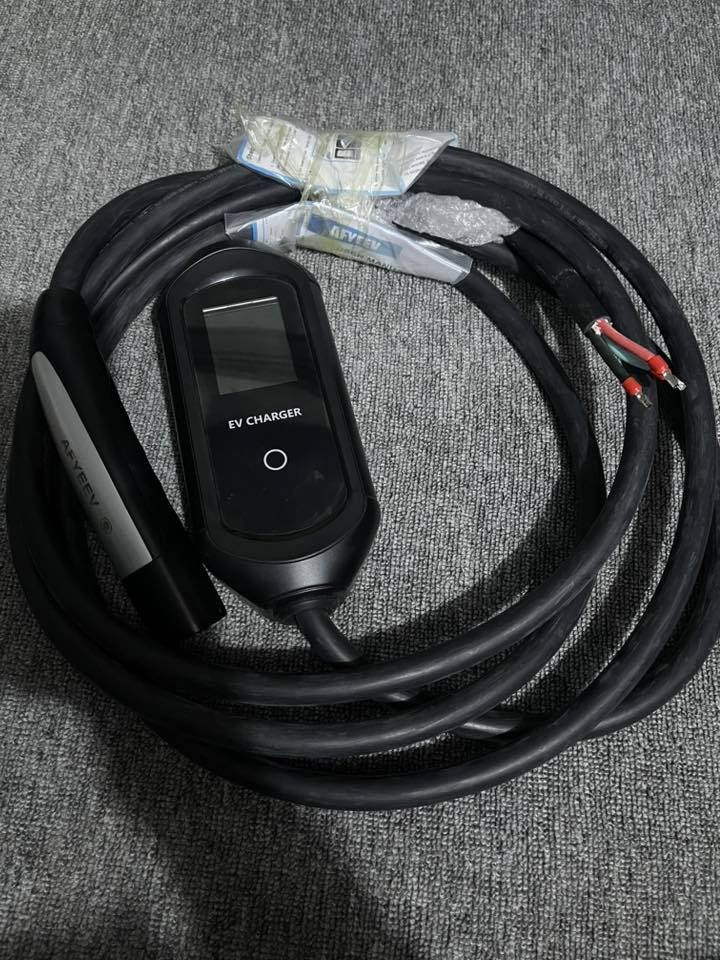 السلام عليكم غراض تسلا للبيع للاستفسار الاتصال او واتساب ***********
