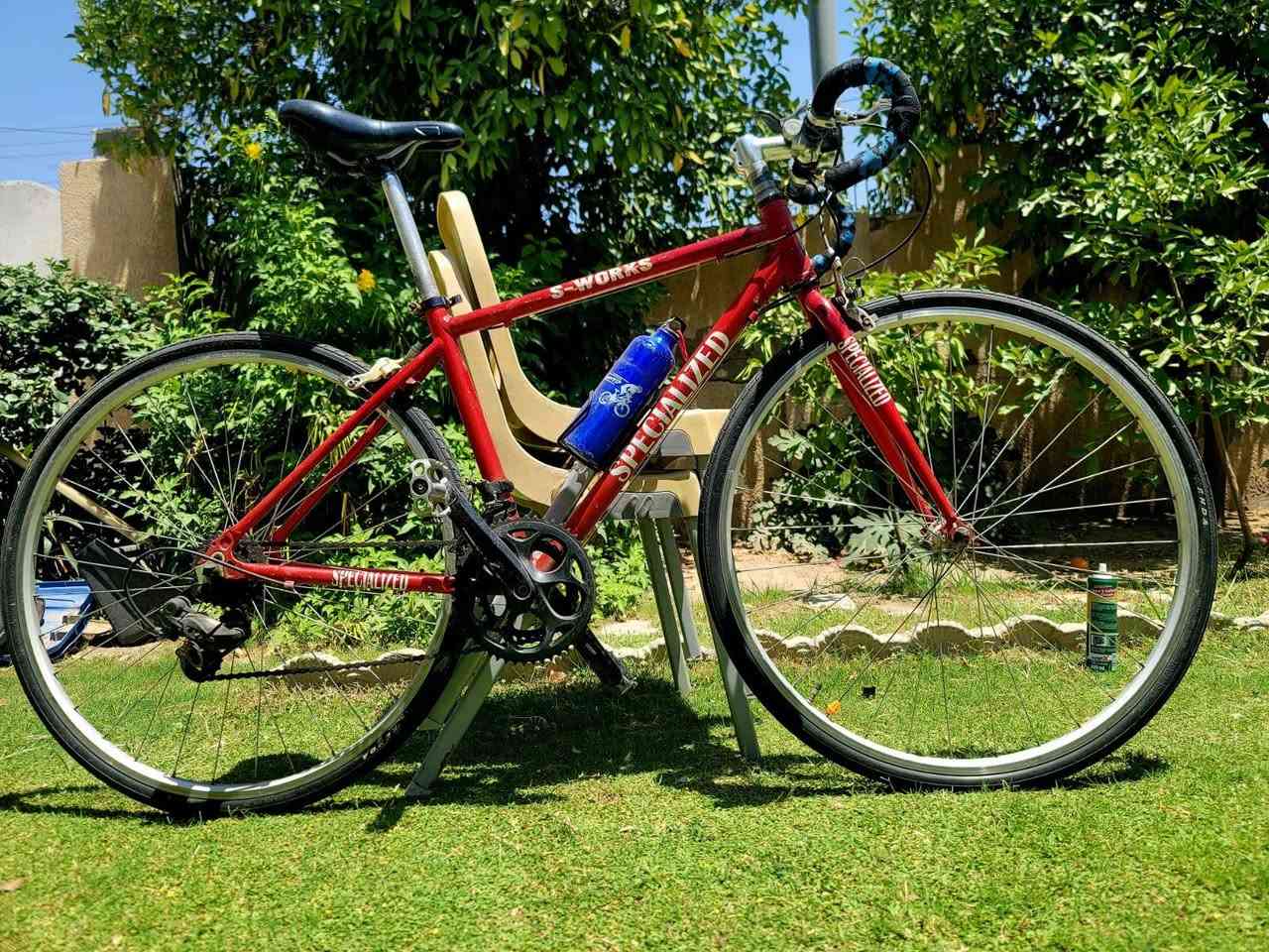 بايسكل ماركة سبشلايزد (Specialized الامريكية المعروفة حجم ٢٨  نوع المعدن المنيوم ريشة  المكاين ٢ ×٨ كامل متكامل من كلشي بريكات وتايرات اصلية .المكان بغداد حي الجامعة *********** ونفسه واتس اب و *********** ونفسه واتس اب

