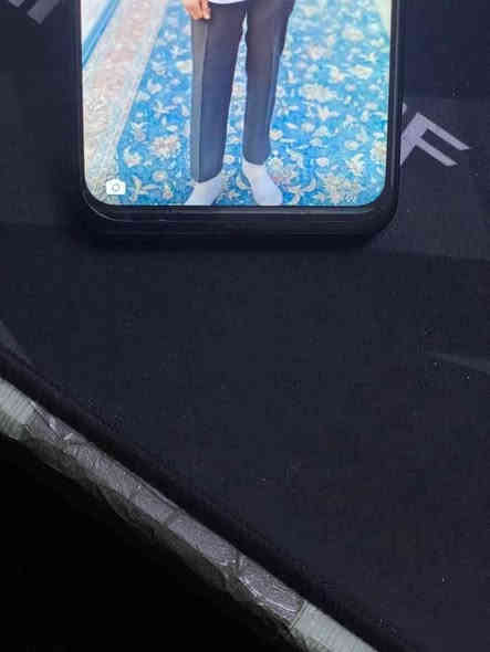 ذاكرة 128 عشوائية 6 كله شغال وكع من ايدي واتفطر الضهر والشاشة انرفعت شوية رجعت سويتها يم ابو تلفونات والصمغ مدري شسمة بي اثر عالشاشه بس مو سواد فقك ضل مال صمغ 
مكاني بغداد الدوره رقمي *********** بغداد
