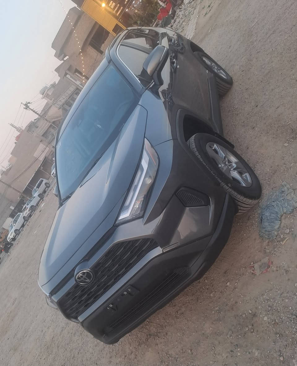 السلام عليكم للبيع فقط راف فور هايبرد وارد امريكي موديل 2025 ماشيه 2000 حقيقي حادثها موضح بالصوره بنيد مبدل نفس اللون يعني السياره بدون صبغ بدون شواصي بدون لغد بدون ايرباك السعر 255 للاستفسار ***********
