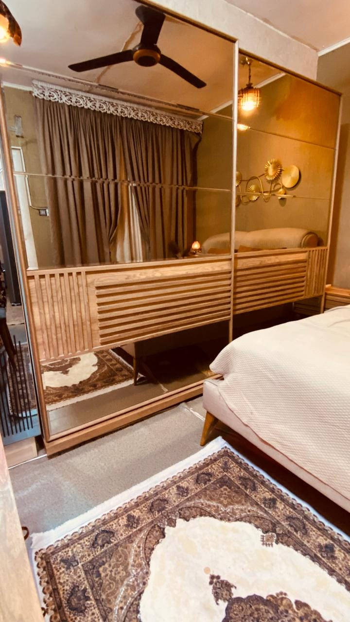 غرفه تركيه ماركه ايدول
   نظافه 💯 💯 
مخزن وهايدروليك 9 قطع خشب ثكيل داخل الكنتور مبطن ماخذيه ب21 ورقه واربده ب مليون ***********
