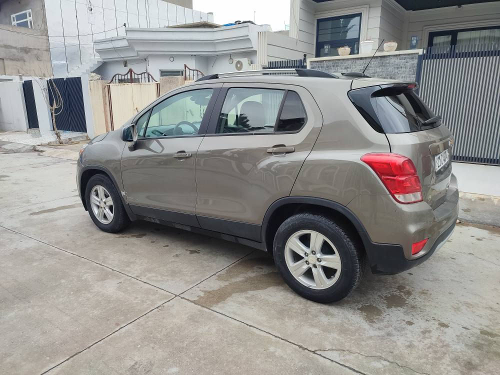 ***********    &&&      ***********

CHOFLICT  TARKS
شۆفلریت تراکس  مۆدێل   2021  تۆماتیک
هەزەوسەنە،ی تازەیە تا 2029 مانگی 7 بەناو خۆمانەوەیە
تە نها (80) مایل ڕۆشتووە
گێڕو مەکینەی نە کراوەتەوە بەشەرتی فیتەر 
شاشە و کامێرەو حاسەیە
تەنها یە ک چەمەلخ پێشوی بۆیاخە بێ هیچ ناوگرتێ
چوارتایە و ویلی لۆک لۆکی لەژێردایە
سەیارەکە نموونەیە چرکەی تێدا نی یە   
کاڵبونەوەی نی یە و هە موشتێکی بەشەرت
سعر/107$مجالی تێدایە    شوێن/شارەزوور-زەڕایەن
ژ.م/***********  &&&&    *********** السليمانية, العراق
