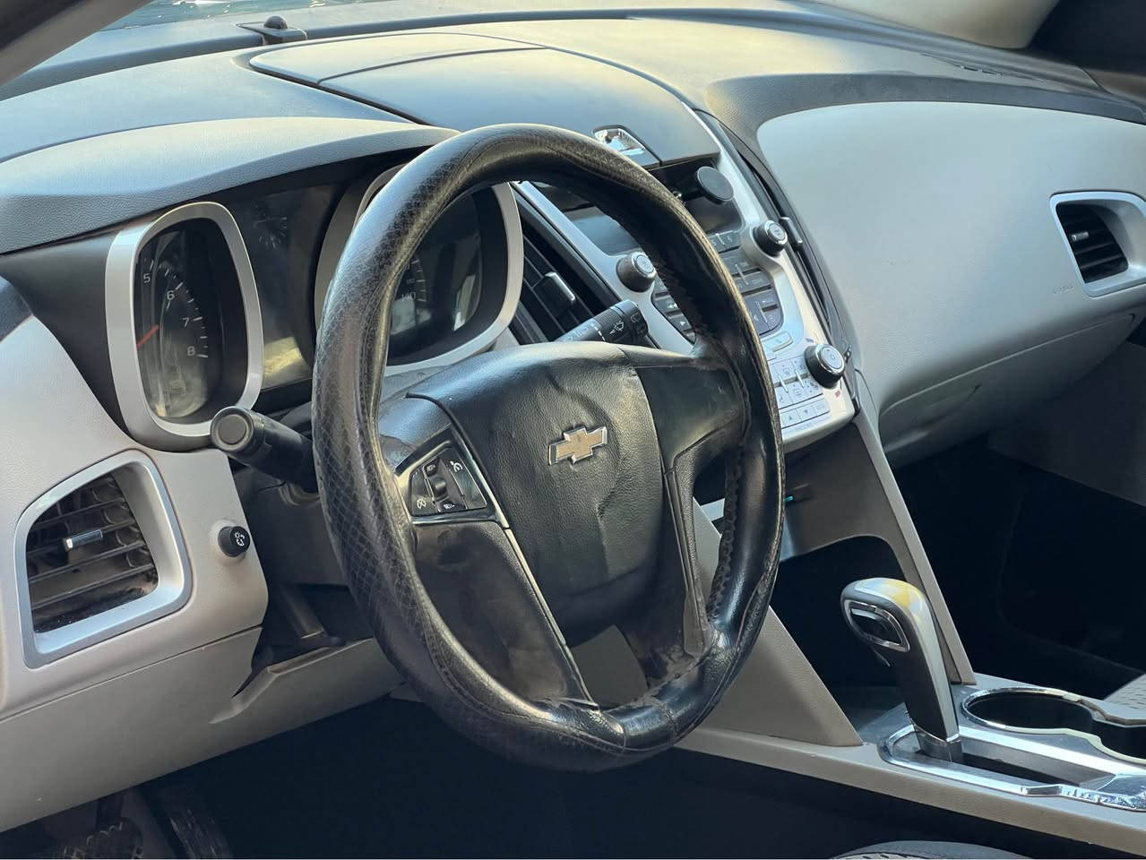 شفر كوينكس 2010 رقم ميسان مميز بسمي تحويل ثاني يوم وارد أمريكي حادثها جاملق امامي وبيها رشات صبغ بصيطه السياره جديده أستخدام شخصي جاهزه من كلشي
كير مكينه حداده كله مكفول السعر 78 وبيها مجال مكاني البصرة *********** Singapore
