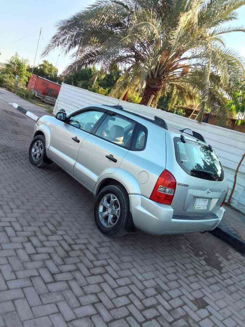 سلام عليكم توسان للبيع موديل 9 خليجي فول مواصفات محرك 2000 بيه مكانات صبخ بدون معجون محرك وكير وحداديه وتخم تاير جدد تبريد ثلج سنويه مشروع وطني بسمي مكان كربلاء سعره 98 وبيه مجال قليل ***********
