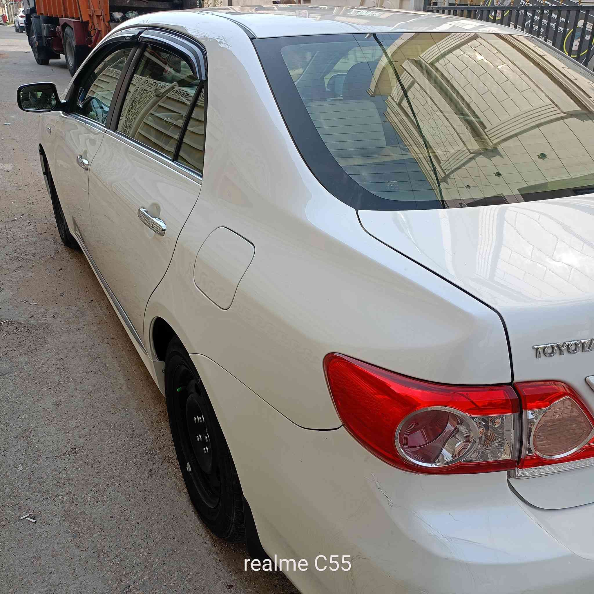 السلام عليكم للبيع كورلا خليجي مكفولة ماشيه 68 موديل 13 رقم شمالي بسمي عنوان بغداد رقم الهاتف حساس خلفي مري شفط وياها3 سويجات احتياط رقم الهاتف ***********تحياتي للجميع
