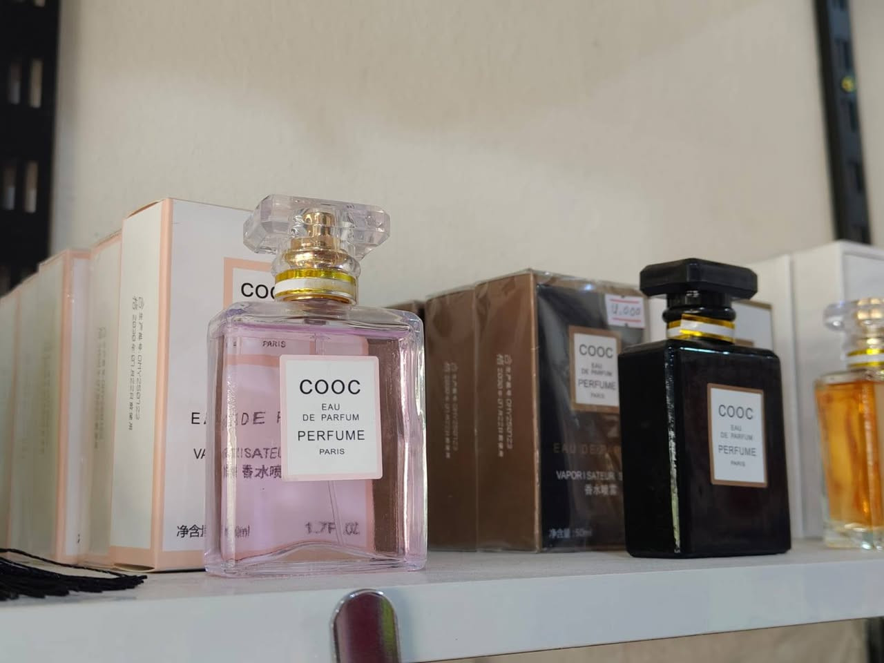 متوفر عطور باحجام واسعار مختلفه 
1-عطر جورجينا 100 ملم بسعر 10٫000 فقط.
2-مسك ابراهيم القريشي بلسكر وبلرمان حجم 100 ملم بسعر 8٫000 فقط .
3- عطر يارا حجم 100 ملم بسعر 8٫000 فقط.
4- عطر قصه اللون الوردي ولازرق حجم 100ملم بسعر 6٫000 فقط .
5-عطر الابراج حجم 100 ملم بسعر 6٫000 فقط .
6- عطر sé حجم 100ملم بسعر 6٫000 فقط.
7- بقيه العطور حجم 50 ملم عطر Fair Anwaru  وعطر cooc بسعر 4٫000 فقط  وتتوفر في كل عطر ثلاث الوان
8- سبلاش معطر للجسم Oumanya Classic بسعر 3٫000 فقط .
العنوان #كربلاء #طويريج -ام الهوى الجديده -داخل فرع المنتزه بجانب اسواق VIP
يتوفر توصيل محافضات


**إذا كنت صاحب هذا الإعلان وتريد حذفه لأي سبب، رجاءا أرسل رسالة إلى الدعم الفني**