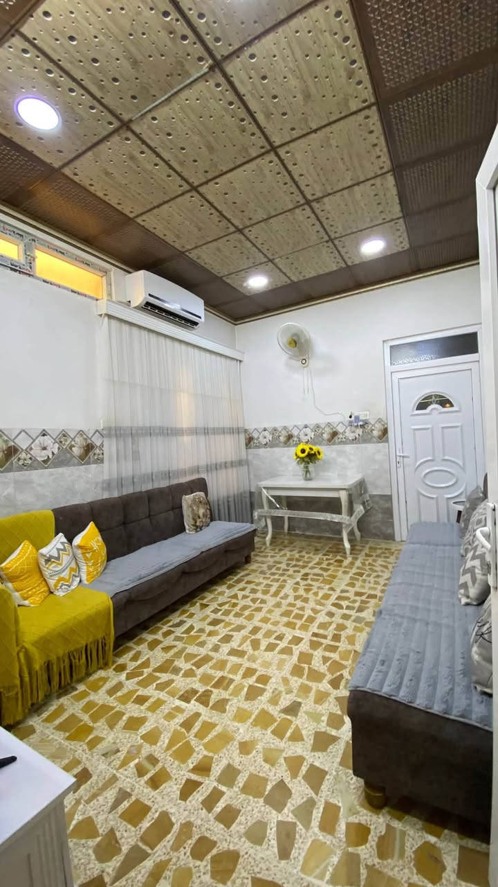 للبيع دار  ١٠٠ متر واجه ٥
📍 طابق ونص بناء حديث

📍والموقع حي السلام قريب من سايدين السلام

📍 يحتوي الدار على غرفتين ومطبخ وصحيات 

للتواصل والاستفسار الاتصال على الأرقام 

***********
***********
