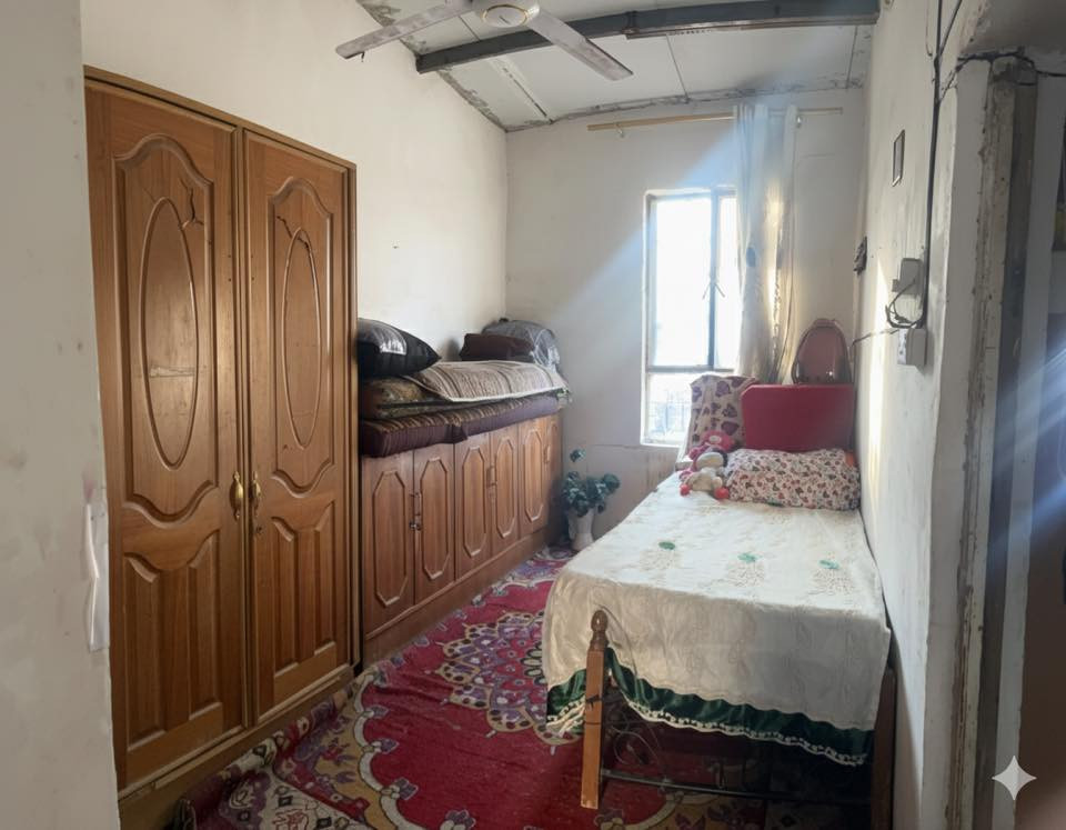 السلام عليكم
بيت تشجير مساحة 150مترع التبليط وكافة الخدمات ماء كهرباء إنترنيت اضافة إلى البيت يحتوي ع بئر ماء
سقف درجة اولى
يحتوي ع ثلاث غرف ومطبخ وصحيات اضافة إلى استقبال معزول 7*5م
وكراج كبير يسع سياره واحدة
السعر المطلوب 25 وقابل للتفاوض
العنوان الدورة ابو دشير شارع بيت جبارة
للتواصل واتساب فقط ‭0771 421 1287‬
