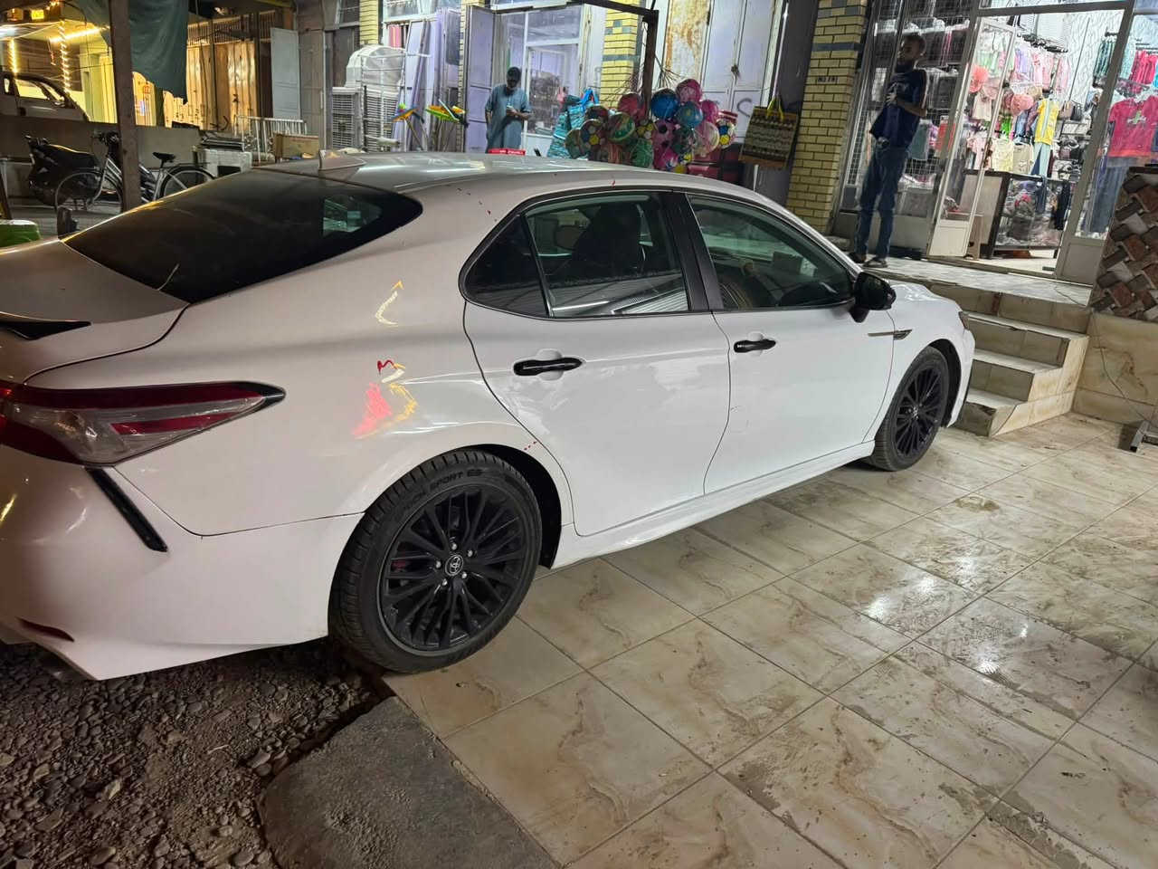 كامري ابيض بيها 4 قطع بيها دواخل بس شغل درجه اولى سعرها 142رقم الهاتف *********** كمبريسر تبريد واكف وبيها سونار جديد
