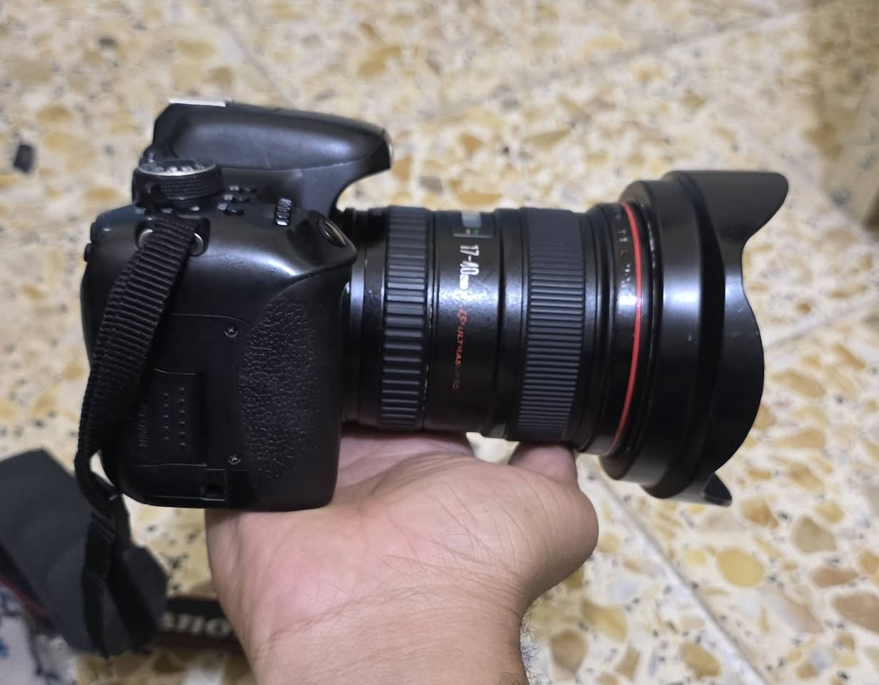 كامرا كانون 750D مع عدسه 17 40 فتحه4 الرنك الاحمر
مع كامل ملحقات قباقه العدسه بطاريتين شاجنه الاصليه سير كتف سعر العدسه ٣٠٠ الف سعر البدي ٢٥٠ 
سعر ال٢ ٥٠٠ الف ***********
