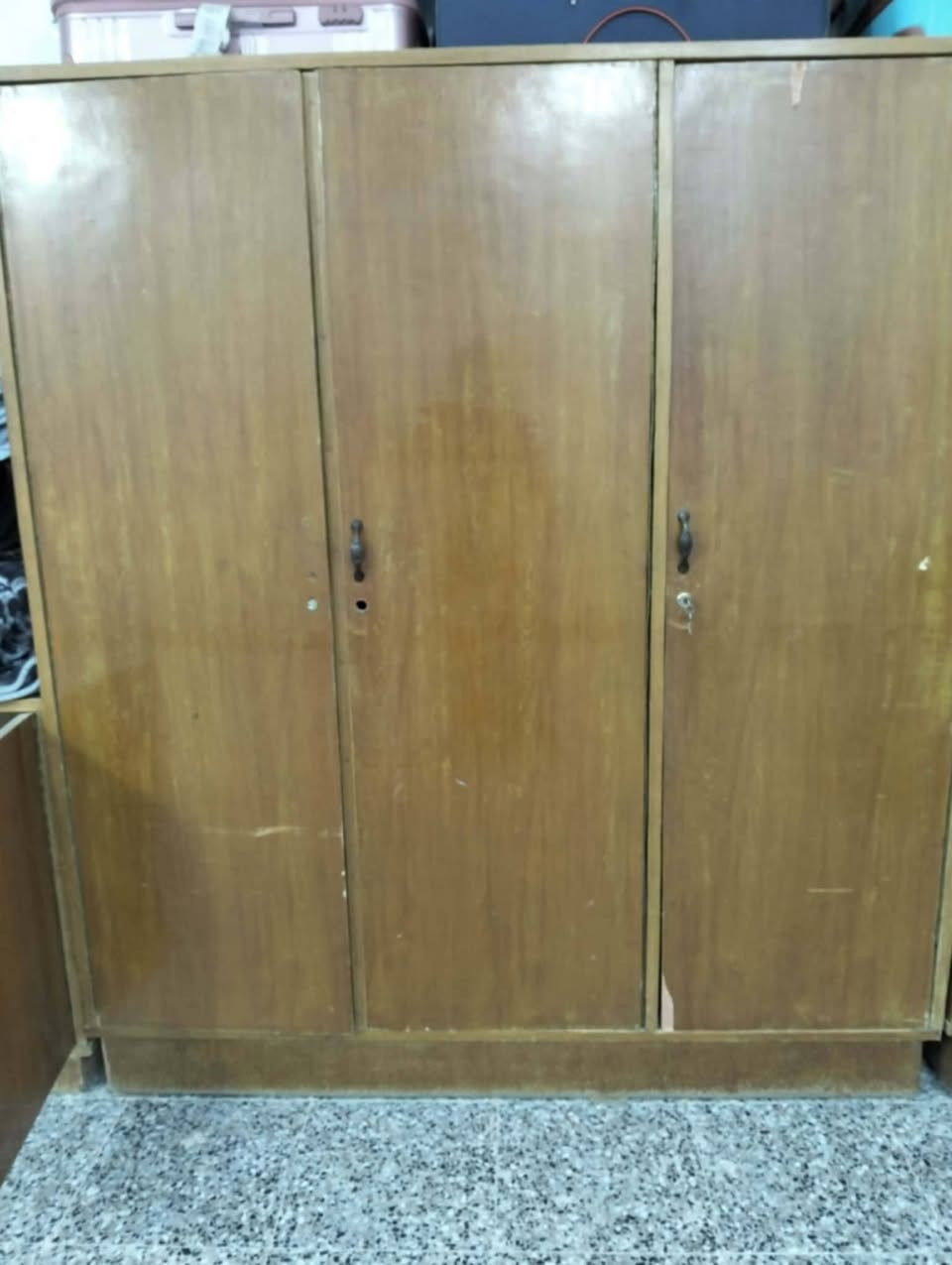 كناتير للبيع أبو 4بميتين وخمسه وعشرين نضيف وابو2بميه وخمسه وعشرين وابو3بميه وخمسين وبيهن مجال ت ***********واتساب فقط
