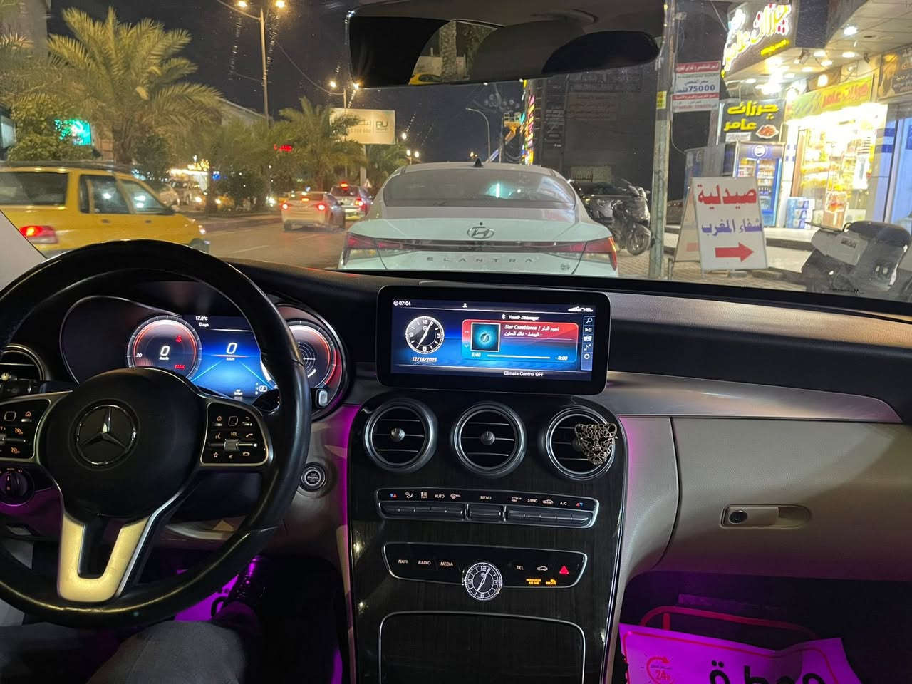 للبيع مرسيدس  c300
موديل 2021
 فوول مواصفات ماشية ٣٥الف  حقيقي
( السيارة نظيفه جدا جدا وبالحقيقه احلى من الصور )

المواصفات 

-اوضاع قيادة خمسه 5 
‏(Eco + comfort + sport +Sport plus +Individual)

-فتحة
-تويل (المرغوب)  
-ماوس
-بصمة تشغيل 
-شاشه كبيرة 
-كشنات كهرباء حتى تجاوي الرأس كهرباء 
-كشنات جلد بلاد 
-خزن ميموري 
-كشنات تدفئة
-نظام التشغيل والاطفاء الذاتي للمحرك 
-استيرن كهرباء مع ذاكرة ( تحكمات لمس ستيرن )
-سايد بريك بصمة 
-لايت زينون دبل عدسة (نظام ذكي )
-اضوية اماميه LED AMG 
-اضوية خلفية LED AMG 
-كشافات ضباب 
-نظام صوتي (BURMESTER)
-قيادة ذاتيه 
-تحديد مسار 
-شفتات ستيرن 
-مري شفط ورادار وهيتر 
-لدات ترحيب بالمري 
-لد داخلي 64 لون بلاد 
-مدخل USP+AUX+Car play 

وباقي المواصفات المعروفه للسيارة 

الحادث ( فقط بنيد مبدل بدون دواخل بدون ايرباك بدون صبغ مبدل وكالة)
الاستفسار ***********
