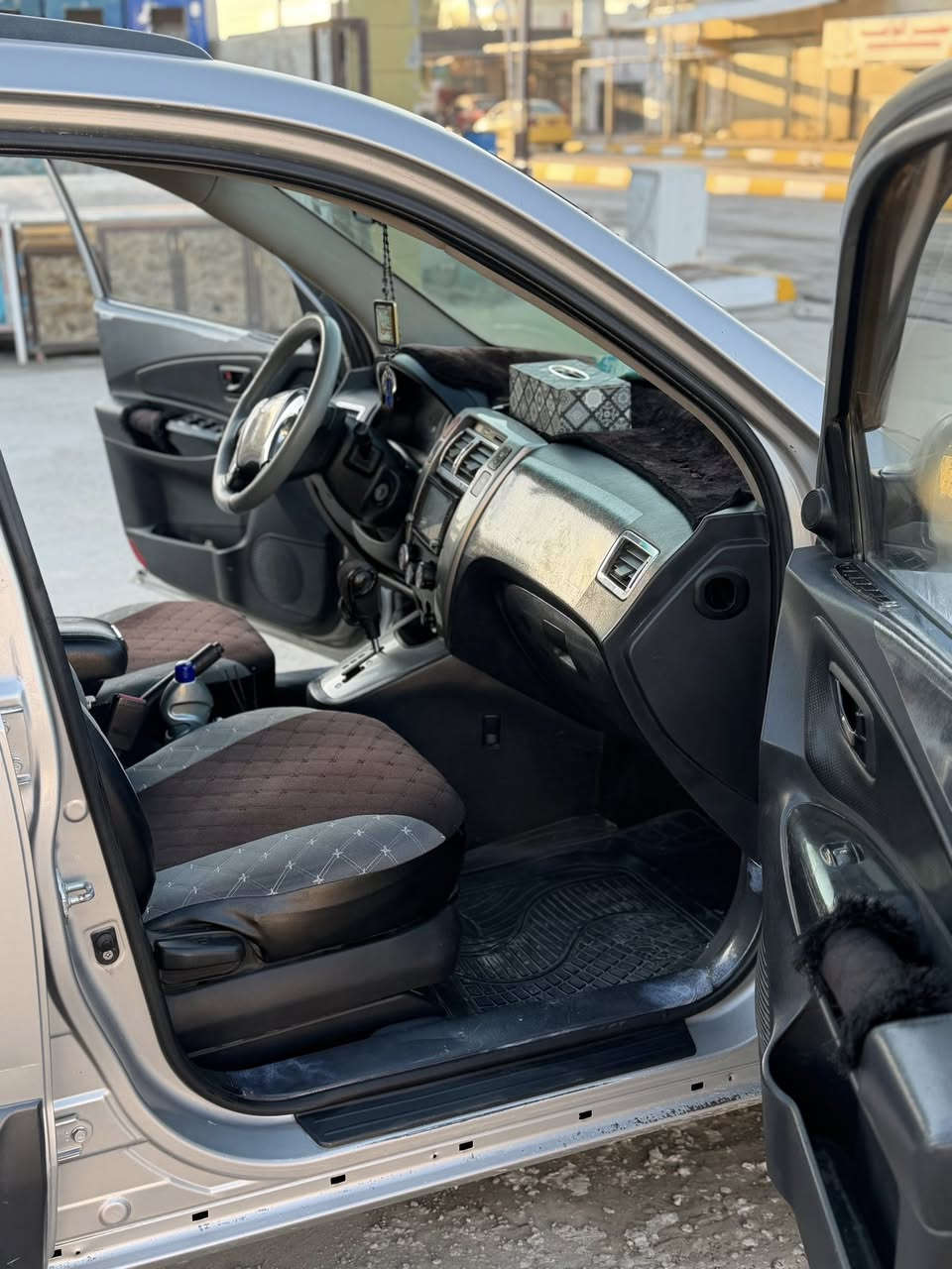 سلام عليكم توسان 2009  السعر 115 سياره من 2009 ع ايد شخص واحد مابيها لا صبغ لا تبديل لا حادث 
تبريد
صدر 
محرك 
كير 
كهربائيات 
كلها جاهزه وشرط 
سياره حلوه ومينصرف عليها شي 
المكان صلاح الدين بيجي 

‭٠٧٧١ ٧٠٣ ٦٢٩٢‬
