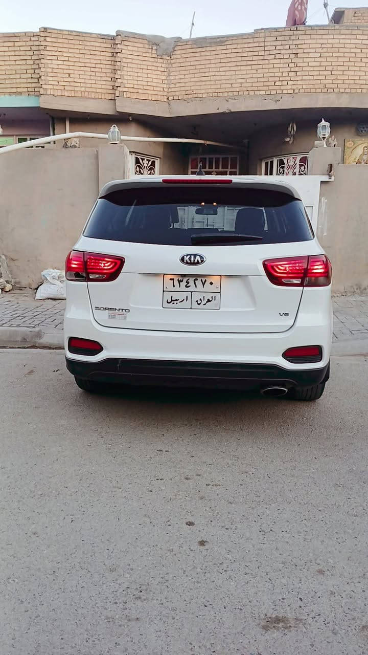 بيع مستعجل
السلام عليكم  للبيع فقط  
 سورنتو وارد أمريكي.  ماشيه 46 mi. 
 بدون ايرباك بدون دواخل   ضرر جاملغ امامي أيسر مبدل 
   محرك V6.    كير 8 نمر        7 راكب 
      شاشة كبيرة 
      4 وضعيات قيادة 
      تحكم جهتين 
     جام 4   اوتو 

   امانه السيارة جديدة. واستخدام شخصي 
  
  مكان واسط 
  السعر    215.  السعر بالنسبة للنظافة جدا مناسب 

   للستفسار.    ***********.
