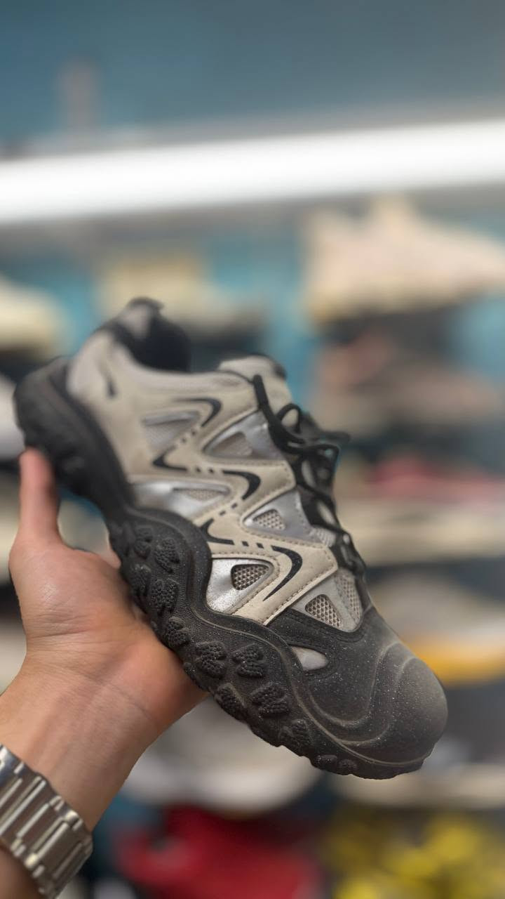 السلام عليكم ،
ترانشـ👟ــوزات (باله وليس شي ان جديد) درجه ممتازه والنظافه حلوه 85% لا تلف ولا مضروب ، قياسات مختلفه من 40 لل44 
راح تكون سعر القطعه 10 الاف وسعر ل3 قطع 25 الف فقط،، عـــ🔥ــرض لمدة 10 ايام
: العنوان الماجديه شارع الجامع قرب افران صمون الكوثر
:☎️ *********** ..
