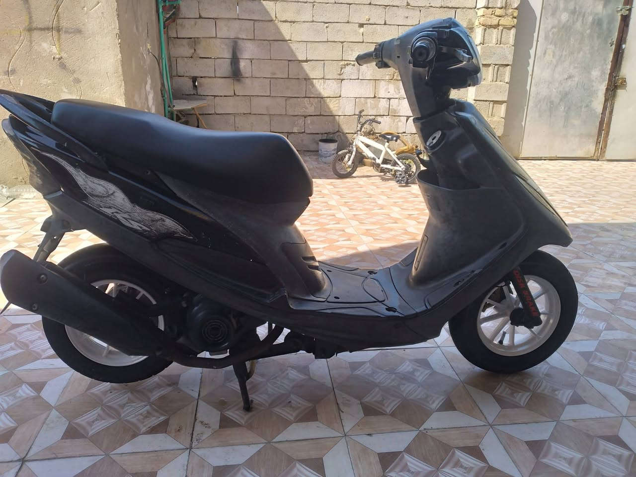 سلام عليكم ماكس عدله فول ملاح فول نعومه الدراجه شغاله بس سلف مايشتغل مختمه التصال ***********ديوانيه حي الجامعه سعر ٦٥٠
