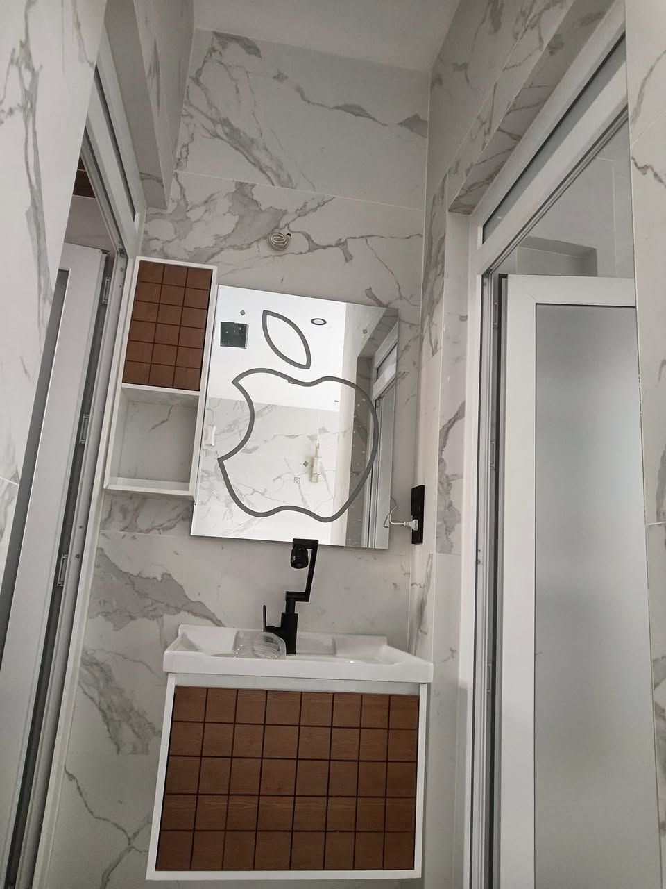 السلام عليكم 💥💥💥 السعر 140 مليون 💥💥 

💥دار للبيع زيرووو بناء حديث 

💥الموقع الكندي  قرب  تقطيع( B )  قرب  الشبكات 
ماء + كهرباء + تبليط 

💥الصنف سكني ملك صرف المساحة ١٤٠ متر 

💥طابقين غرفة في الطابق الاول وغرفتين بالطابق الثاني 

للاستفسار اكثر
***********
 اتصال + واتس
