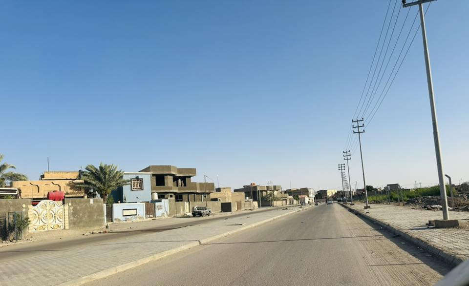 بيت للبيع سايدين حي العسكري
مقابل جسر حي الشرطة 
مساحة ٢٠٠م غرفتين وصالة ومطبخ وبراني وصحيات ومحل واجهة ع الشارع 
الرئيسي ٢٧ م 
 ***********
