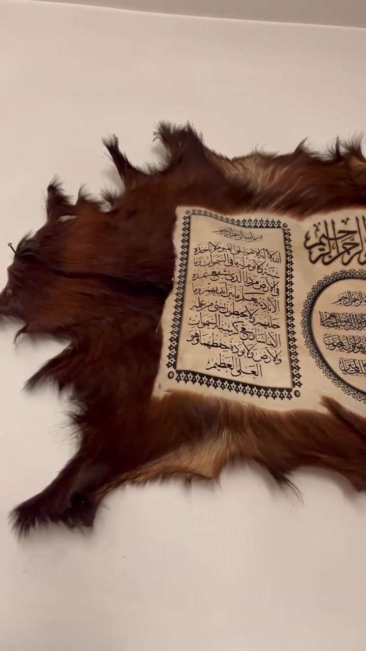 جلد غزال طبيعي غير مدبوغ بالكامل
قطعة تراثية قديمة بحالة ممتازة جداً جداً 

آية الكرسي_المعوذات_وأن يكاد

طباعة عالية الدقة واضحة وبلا أخطاء 

يمكن تجويمها

السعر 175 ألف دينار قفل


**إذا كنت صاحب هذا الإعلان وتريد حذفه لأي سبب، رجاءا أرسل رسالة إلى الدعم الفني**