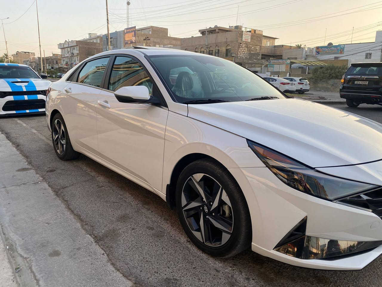النترا 2022 لمتد وارد امريكي
 رقم بغداد تحويل مباشر 
بدون دواخل رافق صور حادث 
 ماشيه 68 mil فقط 
 مواصفات لميتد limited
١-بصمة تشغيل 
بصمه صندوك
تشغيل عن بعد
٢-فتحة سقف ( سلايد روف ) 
٣-محرك 2000 Doch دوش المرغوب 
شرط لا صرف ولا نفخ ولا مفتوح
شرط بانزين عادي بدون دفانز
٤-كاميره امامية خلفية دوارة
٥-رادارات 360 درجة ( امامي جانبي خلفي ) تمنع التصادم الامامي والجانبي والخلفي
٦-التحذير عند فتح الباب 
٧-تحكمات ستيرن 4 جهات 
٨-دشبول شاشة 4 وضعيات للعدادات
٩- 3 وضعيات قيادة ( عادي سبورت ذكي ) 
١٠- مثبت سرعة ذكي ( التحذير عند مغادرة المسار )
‏١١-Auto Hold التوقف لفترات قصيرة
١٢-الهاند بريك بصمة
١٣-شاشة بلازمة حجم كبير لمس تدعم نظام الابل كار بلي والاندرويد اوتو بدون كيبل يربط التلفون واير ليس و GPS  
١٤-شحن واير ليس 
١٥-ويل كب ١٧ مميز 
١٦-نظام الصوت Bose عدد السماعات 8 
١٧-تشغيل عن بعُد 
١٨-المراية الجانبية كهرباء اشاير بالمري 
١٩-اضواء ترحيب عند الاقتراب 
٢٠-لايت لد 3عدسات وسكنات لد 
٢١-كشنات جلد السايق كهرباء 
٢٢-نقطة عمياء
٢٣-تدفئة بالكشنات
٢٤- لد متغير الالوان 12 لون على طول الدشبول
٢٥- كير اوتماتيك و S وعادي ٨ نمر
٢٦-تحديد مسار وقيادة الية والسياقة على خطوط الشارع في حال الاجتياز تنبهك
٢٧- مانع انزلاق ومانع تصادم
مكانها بغداد حي العامل 
السعر 133$
***********
