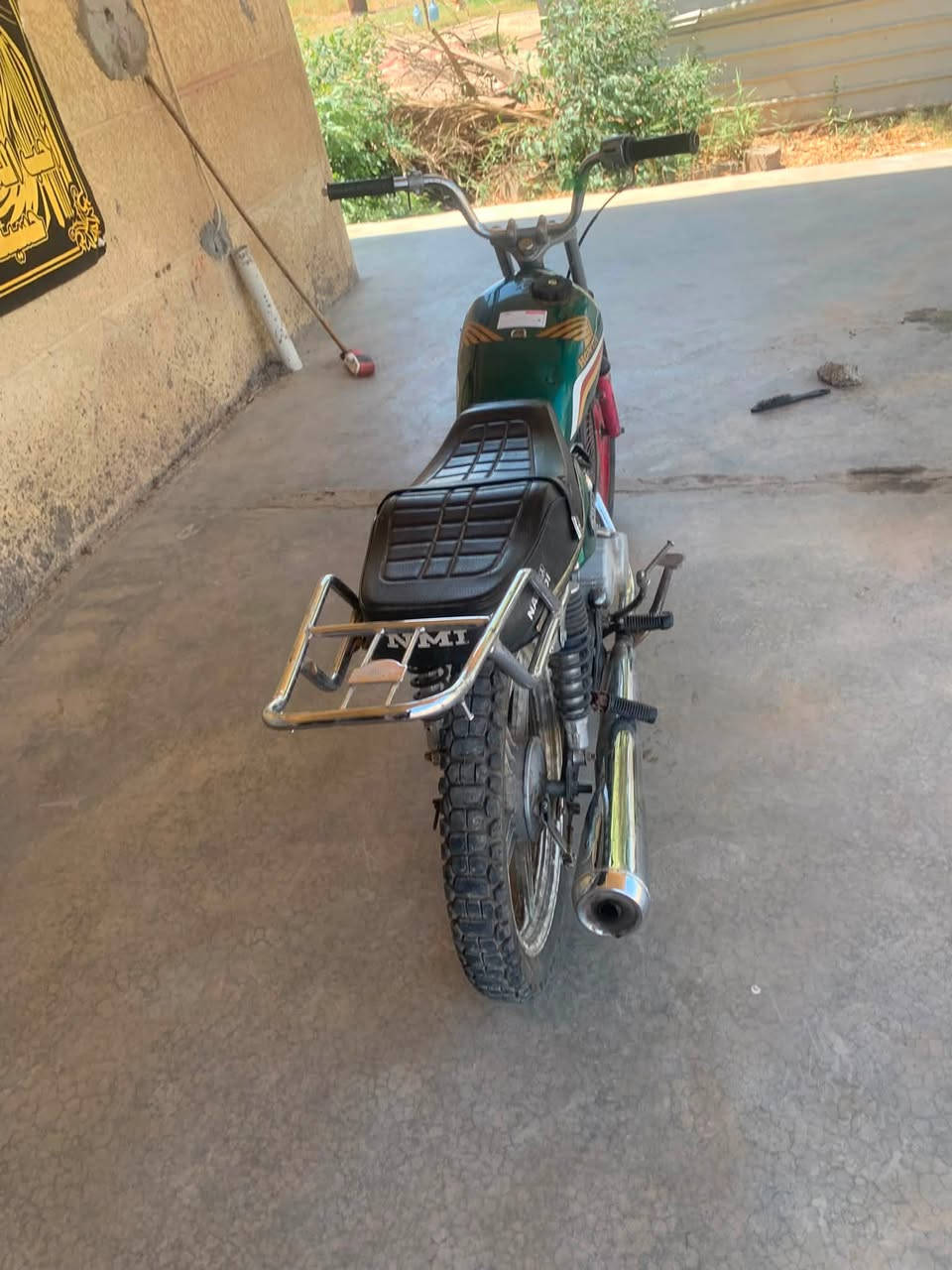 *🏍️ للبيع دراجة محرك إرشاء ايراني 
- دراجة ايراني  4 كير
- المحرك: ارشاء مفتوحه مابيها صوت ناعمه 
- *مكفولة*: ما بيها نضوح ولا تنغيص ولا تبخير
- المحرك نظيف والسحب قوي
- اقتصادية بالبانزين وتتحمل شغل
- كهربائيات ضفيرة كاملة بس تشد 
- دراجة خير من الله وتستاهل
*السعر*: انطي سعرك *وبيها مجال بسيط للشراي*
*المكان*: بغداد ابو غريب 
*للاستفسار*: خاص او اتصال [***********]
‭***********
الشراي  يجي يشوف ويفحص بكيفه. لا تبخصوني الله يرزق الجميع
