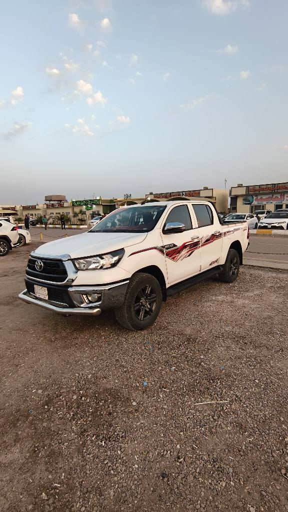 للبيع تويوتا هيلوكس فور ويل بانزين اوتماتيك موديل 23 ماشيه 25 الف السيارة بوضع الشركه اخت الجديده مامشتغله بشركه بيها ملاحظه بسيطه للاستفسار الاتصال او واتساب *********** السعر 325 البصرة, العراق
