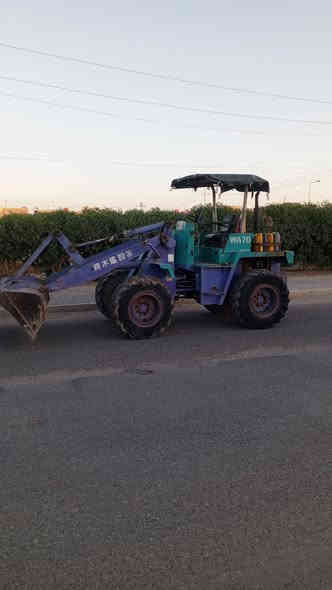 السلام عليكم اخوان شفل للبيع كومانسو ياباني حجم 50 مكينة جديدة شرط الفحص كير جديد كفالة عامة بأسمي محرك بالصندوق صارله ١٠ تيام حاويه سنويه ل ٢٧ مداور ثاني يوم بأسمي مباشر حصة كاز الف لتر تحويل الكاز اي محافظه المكينه حاليا بالعمل والعافيه علي يجنيهه رقم مبايل ***********
