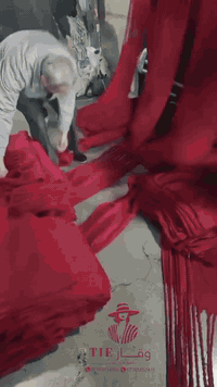 مع اكسسوارات  الوقار للجمله "من معامل الصين… نوفر لكم السكارف الأحمر ا...