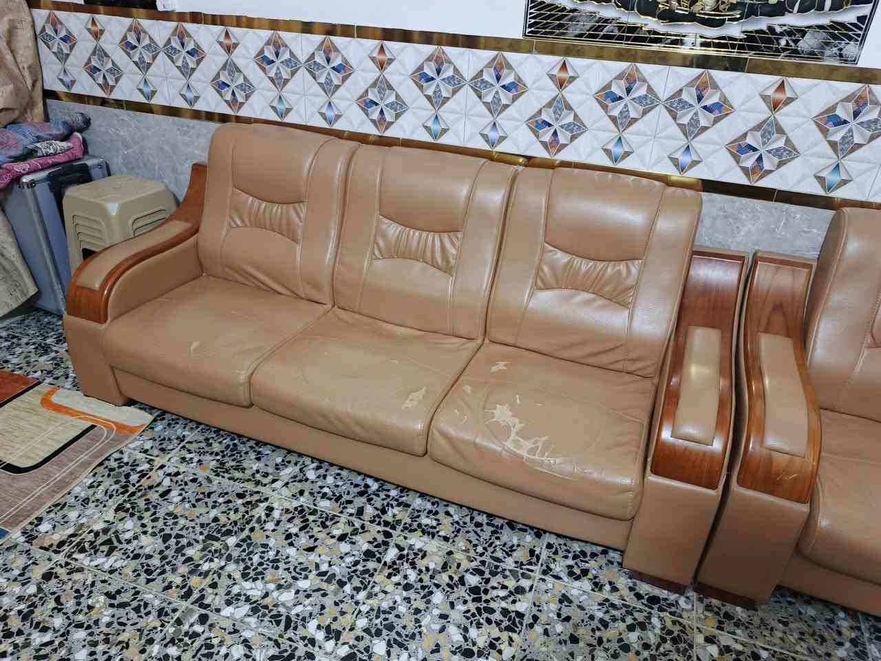 السلام عليكم تخم مكتبي للبيع 7مقعد نضيف شتريته 250الف ريده 200الف ***********
