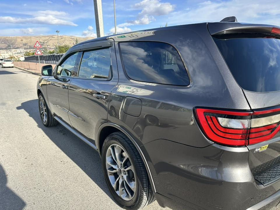 دورنكو موديل 2020  محرك 3600 بيه بنيد وجاملغ وشويه من باب الصندوق رقم دهوك  وباسمي مواصفات جي تي المعروفة داخل جلد وتحكمات وغيرها تخم تاير وحدادية صدر كاملة وما بيهه نقص ماشية 200 الف ميل
السعر دفترين وبيهه مجال
مكان السيارة السليمانية 

د. محمد
***********
