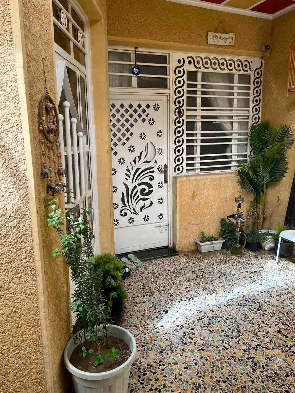 بسم الله الرحمن الرحيم
دار لبيع مساحه ١٠٠م
موقع كماليه بلبستان ببدايه 
وجه بيت ٦وربع 
ونزال ١٦
نوع لعقار  زراعي قرار محكمه سند ٢٥
بي غرفتين نوم جوها  منوره وصاله ومطبخ حار وبارد صحيات خارجيه وداخليه استقبال 
وغرفه وحده فوك وسطح ثنين 
شارع تبليط وعريض مي كهرباء خير من الله الاستفسار خابر ع رقم 
***********
