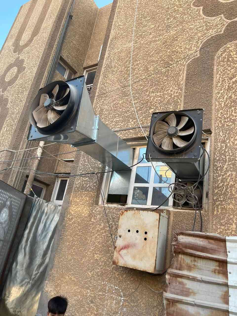 سلام عليكم غراض مطعم للبيع كلمن وسعره 
رقمي ***********
