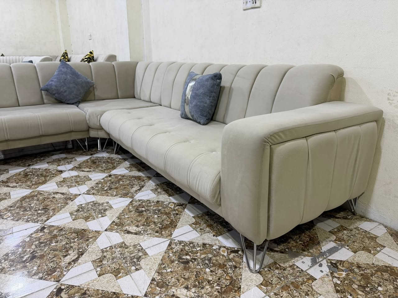 ئةم زاويية ١٠نةفةريية 
بؤفرؤشتن ديزايني توركيية 
بيعيبة لوك لؤكة
ژم***********
شوين كةلار
