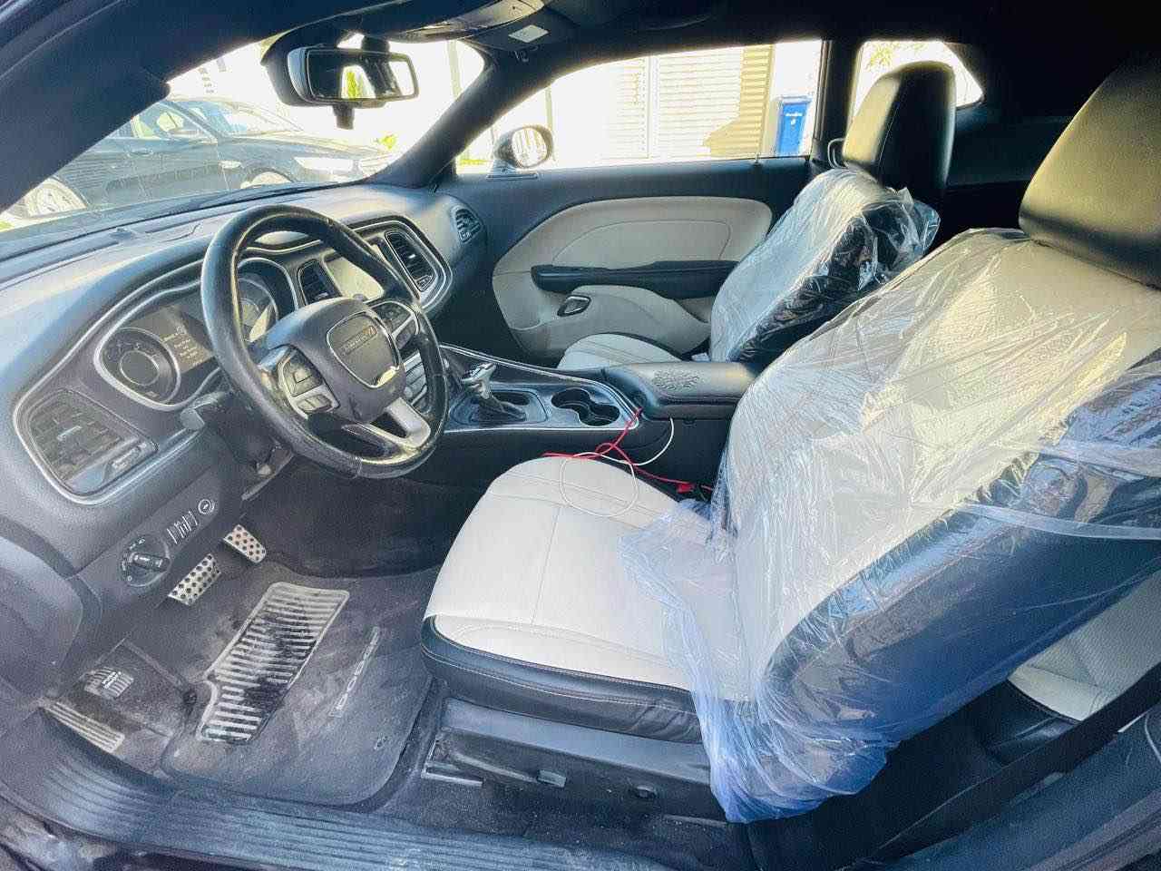 چالنجر 2015 Gt plus 
سياره نظيفه 
بيه حادث بسيط بامريكا شخوط جاملات خلفي 
مرشوشه بدون معجون ولا ضربه 
هنا بل عراق. مبدل جاملغ امامي. وباب. صبغ 
١٤٥ سعر مناسب جدا. 
مكاني المنصور او الغزاليه 
*********** بغداد, العراق
