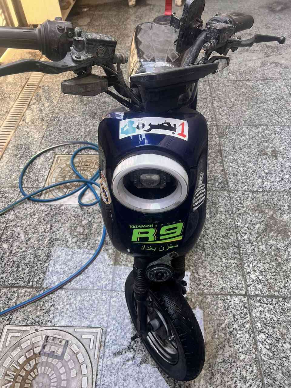 دراجه R9 للبيع مواصفات x900 اشاير ليد اضويه كلها تشتغل ملف 1000 موديل 2025 سرعه اقصى  65 شاحنتها وينلي تشنحها 4 ساعات تفول عدك مستخدمه اقل من سنه سعر 400 وبيها مجال تجي تاخذها مثل ماهيه بالصور هيه واغراضها مكاني مقابيل الطب العدلي الجديد سنتر الكرار تطب بالفرع اول فرع ع اليمنه وهم اول فرع ع اليسره وادراجه برو مو عاديه


**إذا كنت صاحب هذا الإعلان وتريد حذفه لأي سبب، رجاءا أرسل رسالة إلى الدعم الفني**