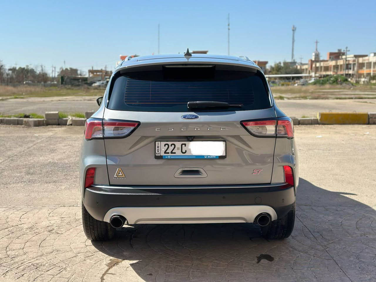 السلام عليكم… 
Ford Escape 2023
فورد اسكيب 2023 خليجية
وكالة القاصد
مكفولة كفالة عامة 
ماشيه 65
مواصفات الترند

المواصفات الميكانيكية
 • المحرك: 1.5 لتر EcoBoost توربو
 • عدد السلندرات: 3 سلندر
 • القوة: حوالي 181–182 حصان
 • العزم: حوالي 258–270 نيوتن متر
 • ناقل الحركة: أوتوماتيك 8 سرعات
 • نظام الدفع: دفع أمامي (FWD) 

المواصفات الخارجية
 • جنوط ألمنيوم 18 إنج
 • مصابيح LED أمامية وخلفية
 • حساسات خلفية
 • مرايا كهربائية مع إشارات
 • قضبان سقف (Roof Rails)

المواصفات الداخلية
 • شاشة معلومات (تقريباً 8 إنج)
 • Apple CarPlay و Android Auto
 • غلق و فتح النوافذ عن بعد
 • مثبت سرعة
 • دخول بدون مفتاح

أنظمة الأمان
 • 7 وسائد هوائية
 • نظام الثبات الإلكتروني
 • نظام مانع الانزلاق
 • كاميرا خلفية
 • مساعد صعود المرتفعات

للأستفسار : *********** متواجد واتساب أربيل, العراق
