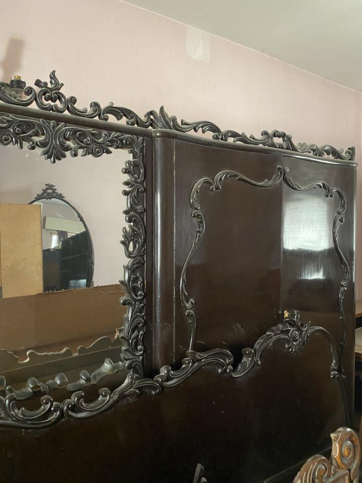 غرفة نوم نظيفة جدا خشب(ليس كبس) مؤطرة باطارات تشبه الدانتيل…كنتور خمس ابواب الباب الوسطي مرآة وسرير نفرين وميز تواليت مثبتة به الكومدينات وشمعة لتعليق الملابس…السعر900الف دينار
للتواصل الاتصال على ***********
