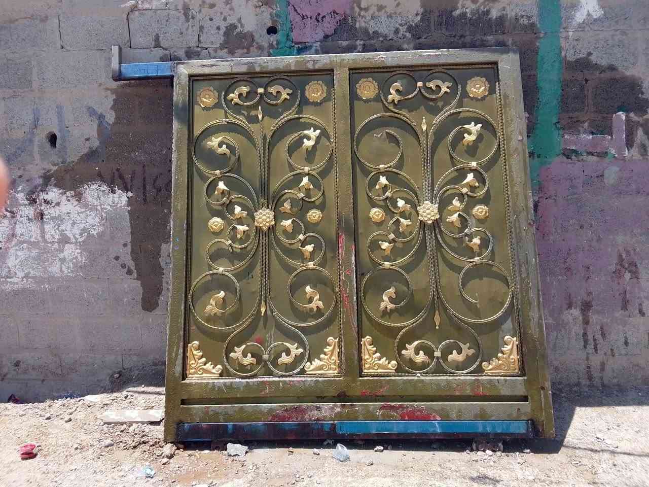 السلام عليكم باب سلايت تكمه ثقيل 3م السعر 300 وبي مجال العنوان حي اور سبع قصور الاستفسار عالرقم ***********
