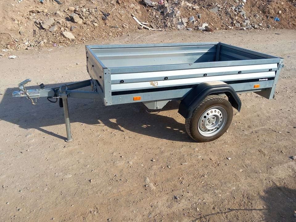 عەرەبانەی دواوەی سەیارە مالی سەفرەوسیاحت‌.المانیە سفری بەکارنەهاتوە قورسایی تا700کیلۆهەلدەگرێت بۆدی مطەعرکە وەزنی سوکە زۆرعمەلیەکامل بۆدی بی ئارسی کراوە 3سێ دەرکەیەوقوفل دەدرێت بەتۆر ڕوپۆش کراوە قیاسی225×125سعری10وەرەقەیە ژمارەی مۆبایل*********** أربيل, العراق
