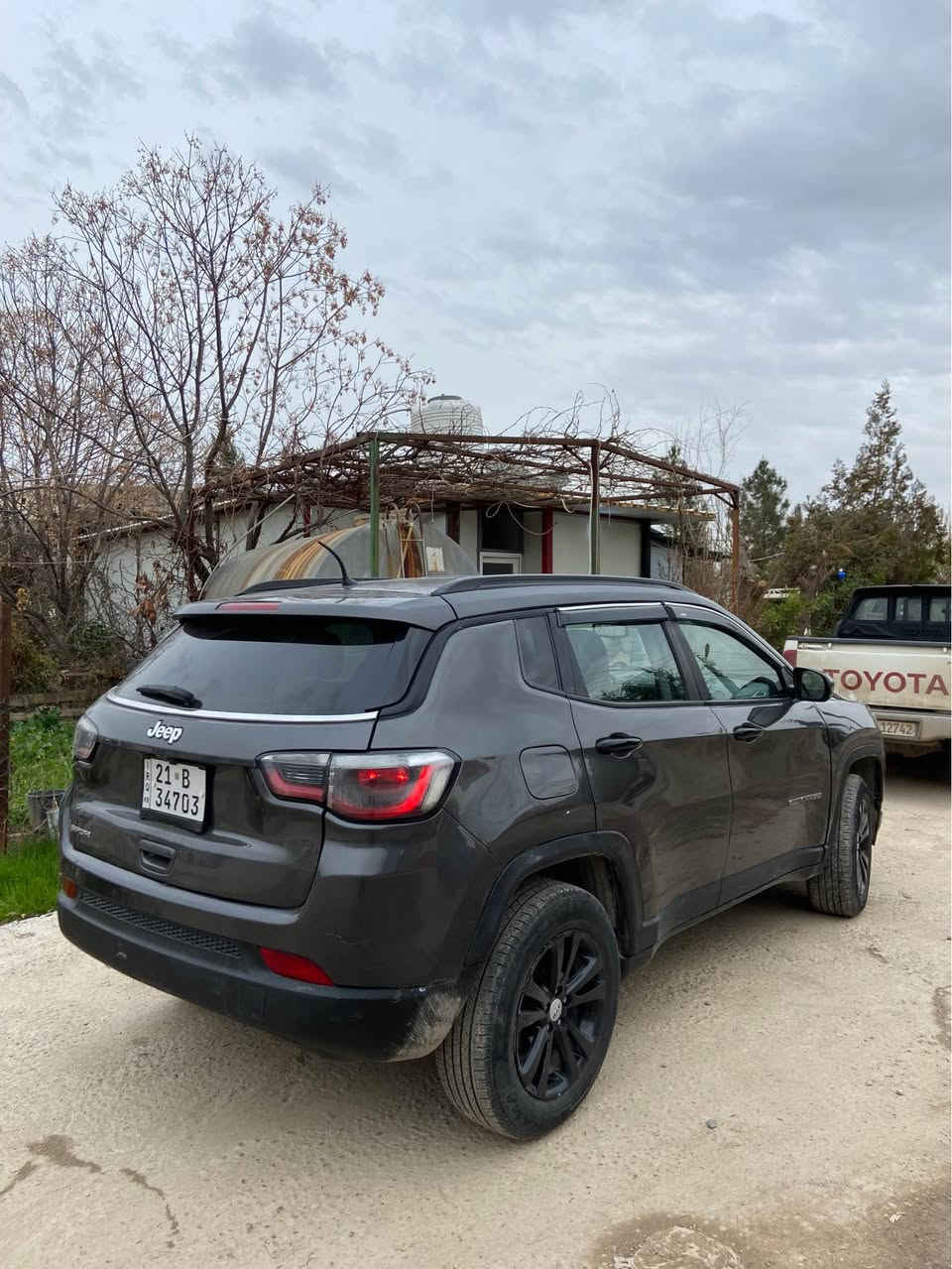 کۆمپاس ٢٠١٨ سبوخ حام پشتی کەپسە پێشی یەک قنجی بچوکی هەیە  ناو دەرکەکانی نەگرتوە  دەبل ئەکسلی بەشەرت گیر مەکینە کارەبایات  لایت حەدەسە لید  بیلاد بەشەرت بێ حەیبە  تاخم تایەو ویلی نوی بۆ بەستراوە   *********** أربيل, العراق
