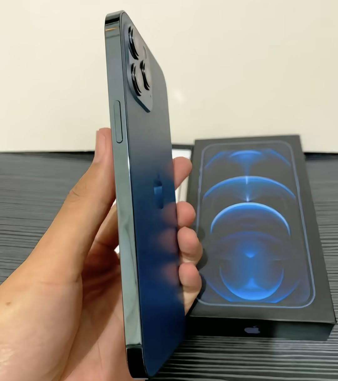 ايفون 12 برو ماكس جهاز مامفتوح كلشي بيه  بس بطاريته ٧٧ مكاني كربلاء ***********
