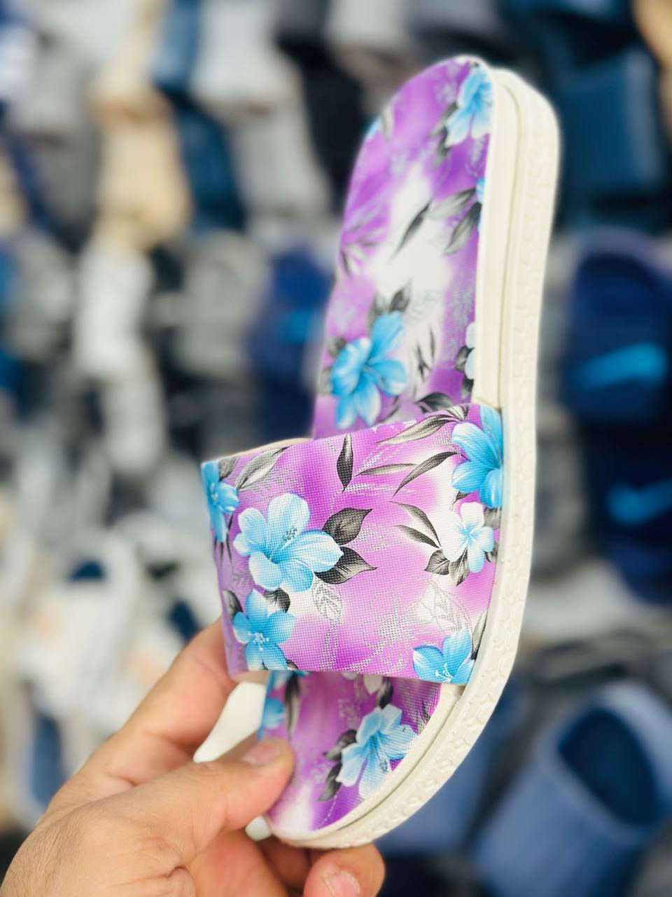 سليبـــــــــر نســــــــائي 
سعـــر الكارتـــــــون بـــــ 48 الــــــــف 
تعبئــــــــة الكارتـــــــون 24 قطــــــعه 
📲 قناتنا الرسمية على التليگرام:
https://t.me/lady_shose
✅ تابع قناة آلَشّـمِــــــسً لَلَجَ ـمِـلَهِ على واتساب:
https://whatsapp.com/channel/0029VaxGBzjEKyZ8HyWSgC03
📞 واتساب الحجز والتواصل:
***********
