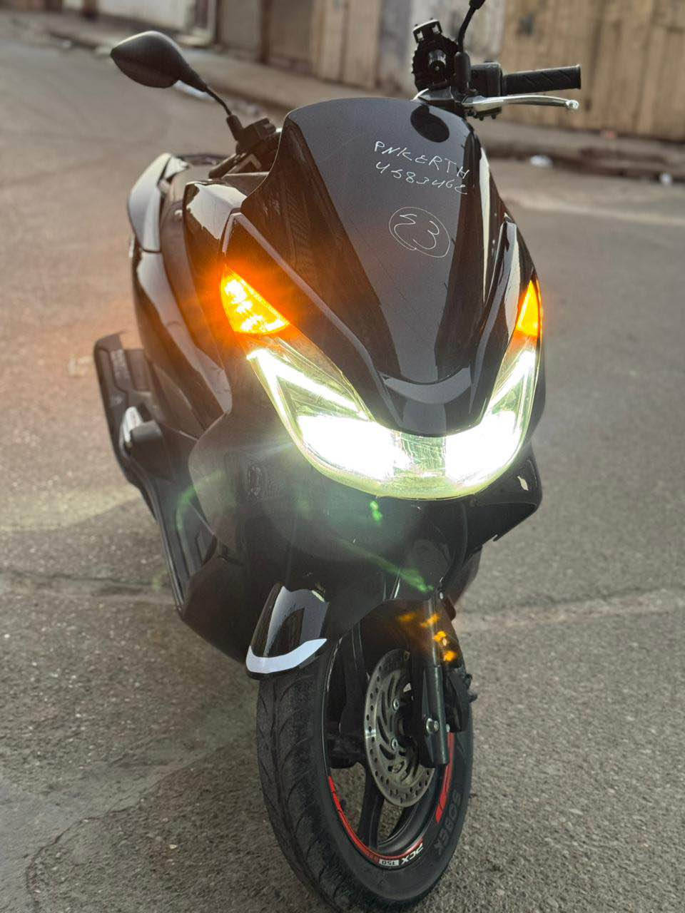 للبيع دراجه pcx  جيل ثاني ياباني الاصلي  نوع jf  مكينه 150 حساس حرف A نوزل خطين ستان كهربائي حساس ازدحام دراجه جديده  حساس شلعه معدل خير من الله دراجه تتعب تكول جديده مال جناي  مكان بغداد الكرخ السعر 13 ورقه وبيهه مجال والاستفسار  *********** بغداد, العراق
