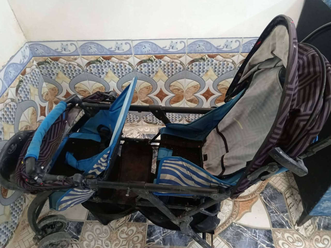 السلام عليكم اخوان عربانه للبيع ام النفرين بس التايرات تحويرهن  ٢٠الف التايرات الخلفيه محورات مال بايسكل السعر خاص ***********
