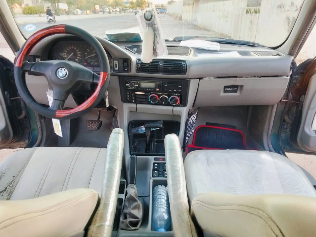 بسم الله الرحمان الرحيم سيارا BMW موديل 1992 محرك 525 بلادي مواصفات ويل ايم بدون ضربه صبغ جماليه سنوي 2030 هزه رقم دولي دفتر بنزين موجود قفل مركزي داخل كرمي كير اتومتيك كير محرك صدر تايرات كهربائية تبريد ثلج بدون عيب. كوبون بنزين موجود.  عنوان كركوك مقابل عرفه ***********.   ***********.    سعر. 68.
